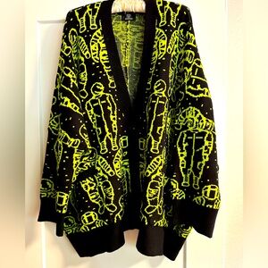 Worn once, too large for my height. Bright astronaut details are a perfect pop!